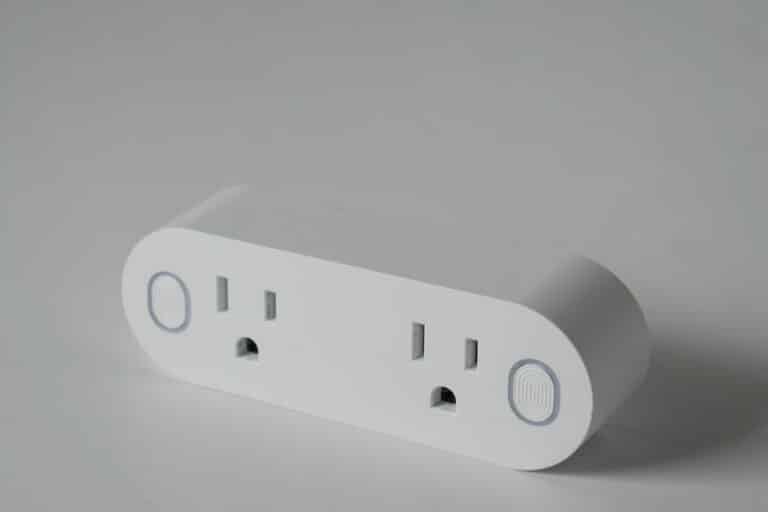 Smart Plug Turns On and Off.